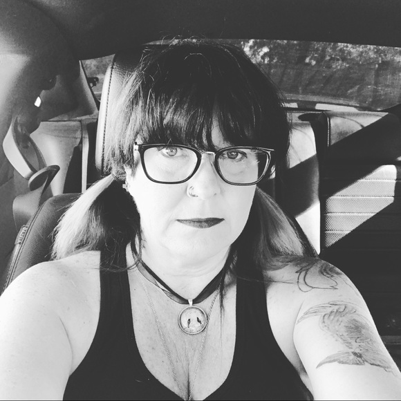 Meet your Posher, Shelly - Picture 2 of 2